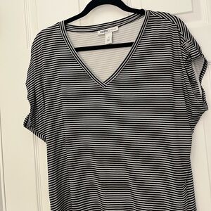 WHBM Outlet Black White Striped V Neck Short Sleeve Top Medium